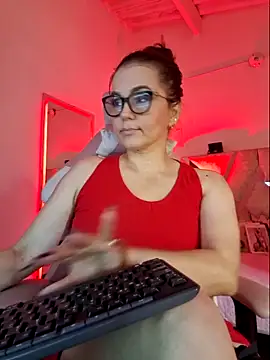 Snapshot of MariaPau_83 chatting on 04.14.26 MariaPau 83 online show from 04.14.26