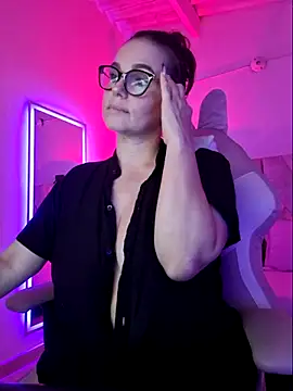Snapshot of MariaPau_83 chatting on 04.21.26 MariaPau 83 online show from 04.21.26