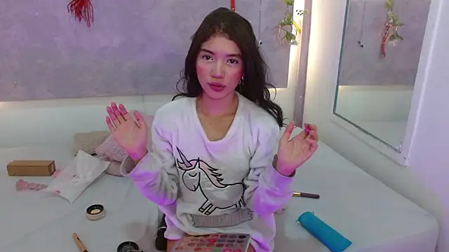 Snapshot of Sweetcristin chatting on 10.04.25 Sweetcristin online show from 10.04.25