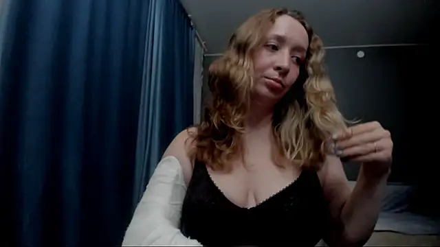Snapshot of Eva_Rikchter chatting on 07.02.26 Eva Rikchter online show from 07.02.26