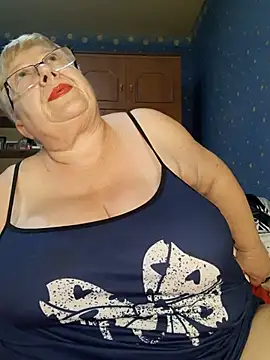 Snapshot of Lena_Gaby chatting on 10.26.25 Lena Gaby online show from 10.26.25