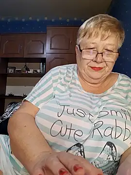 Snapshot of Lena_Gaby chatting on 10.27.25 Lena Gaby online show from 10.27.25