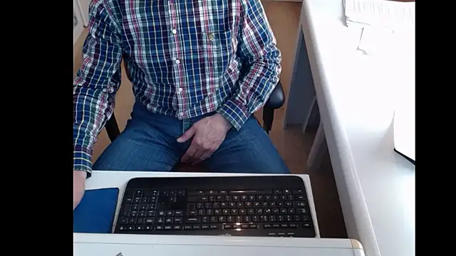 Snapshot of dutchpornking chatting on 02.17.25 dutchpornking online show from 02.17.25