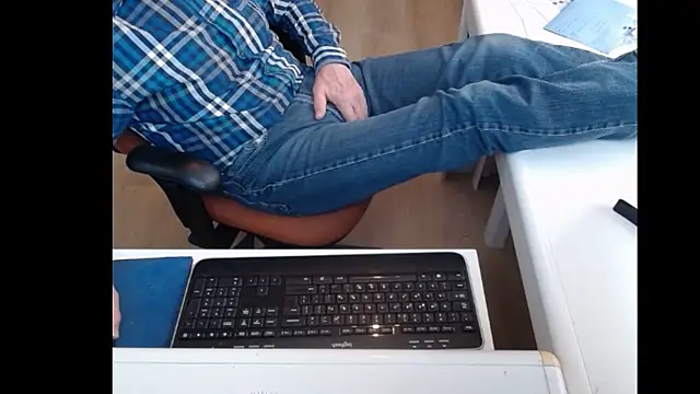 Snapshot of dutchpornking chatting on 03.08.25 dutchpornking online show from 03.08.25