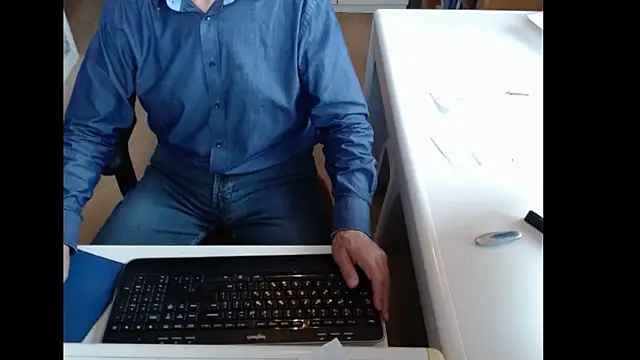 Snapshot of dutchpornking chatting on 09.18.25 dutchpornking online show from 09.18.25