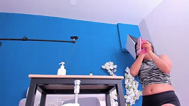 Snapshot of letty_straus chatting on 07.19.26 letty straus online show from 07.19.26