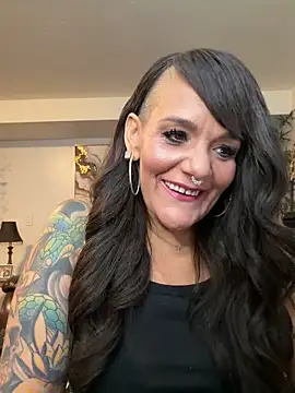 Snapshot of Xoxobigbooty chatting on 11.13.25 Xoxobigbooty online show from 11.13.25