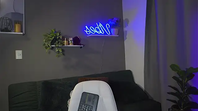 HannahEvanss online show from 10.11.25