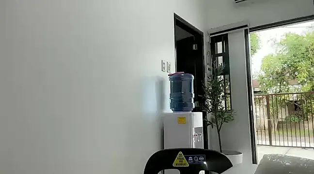 Snapshot of enourmousSAM chatting on 12.28.24 enourmousSAM online show from 12.28.24