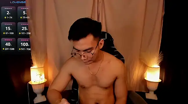 Snapshot of 000batman000 chatting on 02.06.25 000batman000 online show from 02.06.25