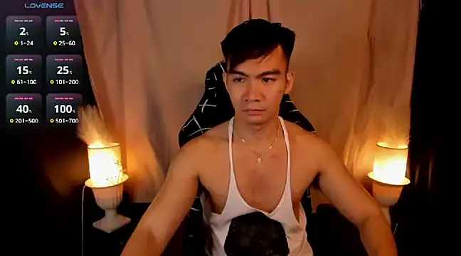 Snapshot of 000batman000 chatting on 02.21.25 000batman000 online show from 02.21.25