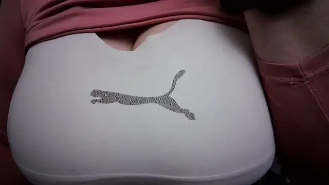 AnnyelinnaLove online show from 12.18.25