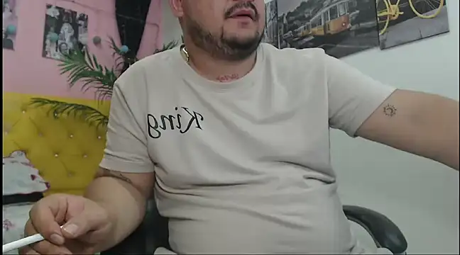 Snapshot of oso_dirty_ chatting on 12.23.24 oso dirty online show from 12.23.24