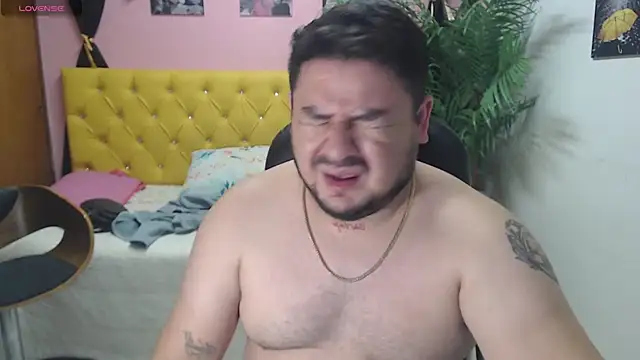 Snapshot of oso_dirty_ chatting on 02.01.25 oso dirty online show from 02.01.25