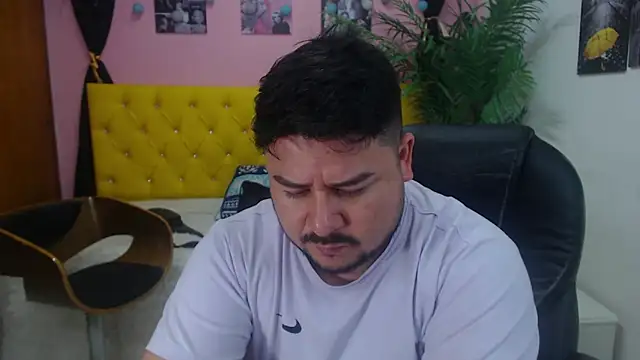 Snapshot of oso_dirty_ chatting on 02.26.25 oso dirty online show from 02.26.25