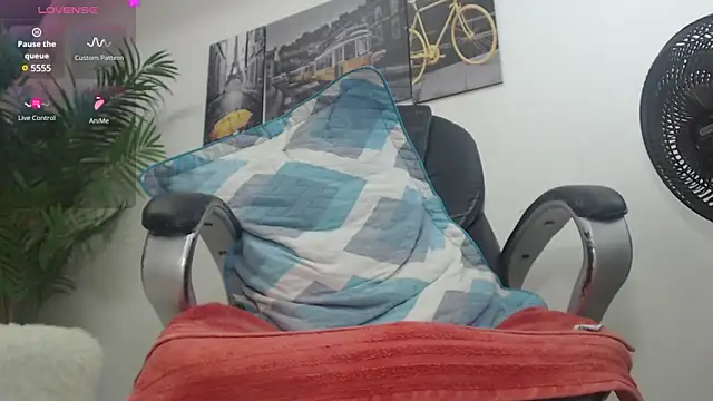 Snapshot of oso_dirty_ chatting on 03.01.25 oso dirty online show from 03.01.25