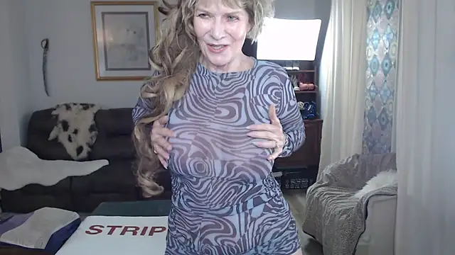 Snapshot of SindeeDix chatting on 09.10.25 SindeeDix online show from 09.10.25