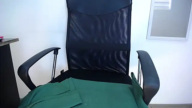 Snapshot of moxa_hot chatting on 01.14.25 moxa hot online show from 01.14.25