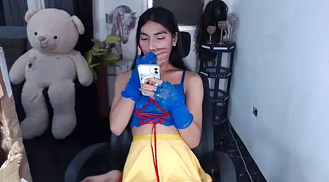 Snapshot of LAVIDALENATS chatting on 12.13.24 LAVIDALENATS online show from 12.13.24