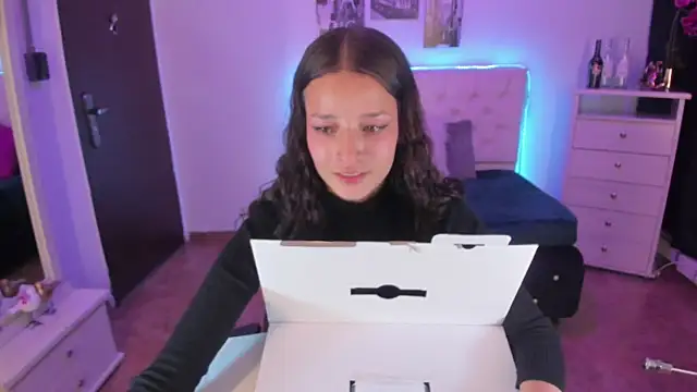 Amaia Daniells online show from 12.16.24