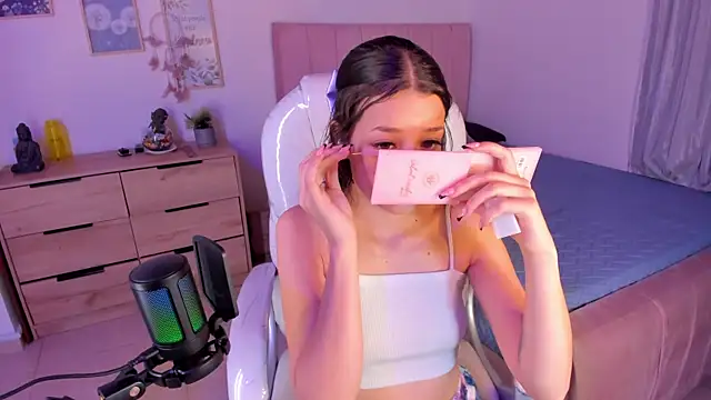 Amaia Daniells online show from 03.12.25