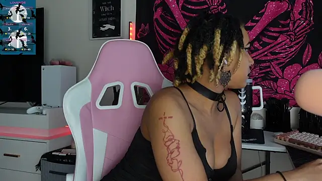 Snapshot of goddessxdreaxo chatting on 12.03.25 goddessxdreaxo online show from 12.03.25