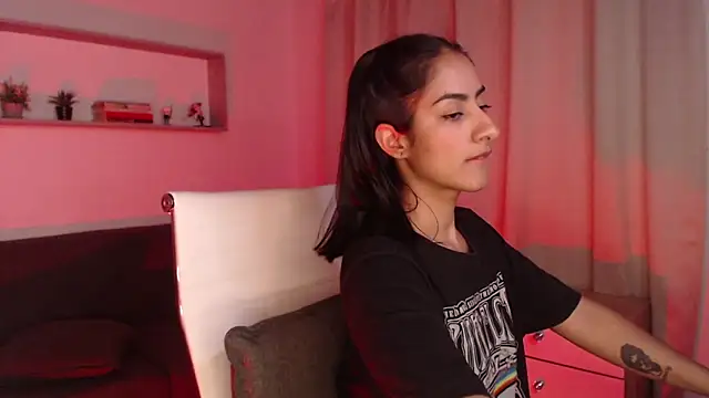 Snapshot of Brown_skin11 chatting on 12.17.24 Brown skin11 online show from 12.17.24