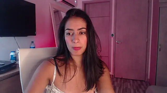 Snapshot of Brown_skin11 chatting on 10.04.25 Brown skin11 online show from 10.04.25