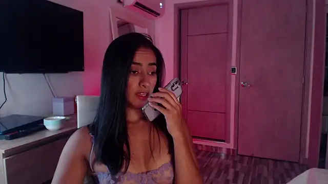 Snapshot of Brown_skin11 chatting on 10.21.25 Brown skin11 online show from 10.21.25