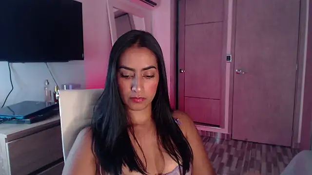 Snapshot of Brown_skin11 chatting on 11.08.25 Brown skin11 online show from 11.08.25