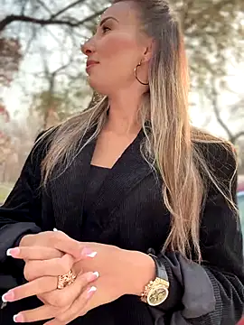 YOUR-KARINA online show from 10.28.25