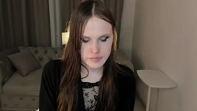 Snapshot of EffieMinki chatting on 04.25.26 EffieMinki online show from 04.25.26
