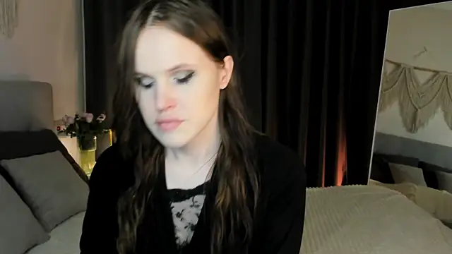 Snapshot of EffieMinki chatting on 04.28.26 EffieMinki online show from 04.28.26
