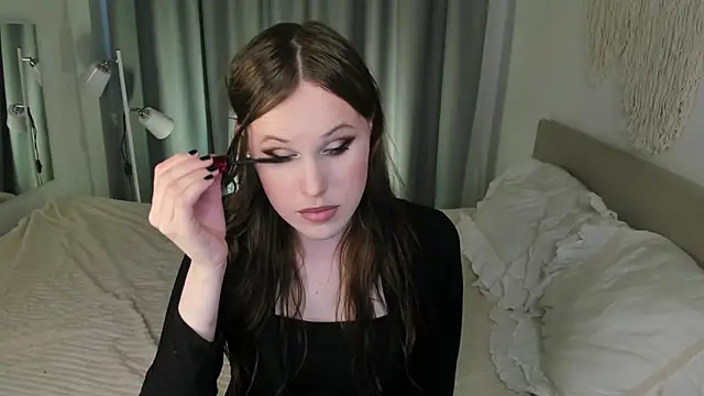 Snapshot of EffieMinki chatting on 06.02.26 EffieMinki online show from 06.02.26