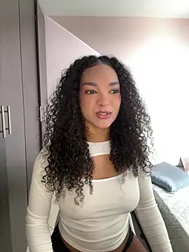 Snapshot of mariam_hill chatting on 12.09.24 mariam hill online show from 12.09.24