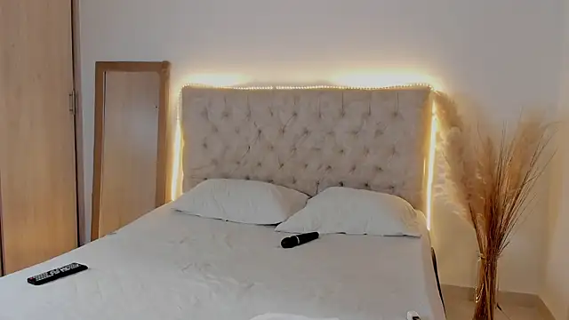 Snapshot of mariam_hill chatting on 09.26.25 mariam hill online show from 09.26.25