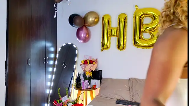 SarahCinnamon- online show from 06.18.26