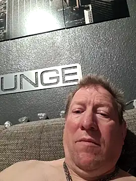 Snapshot of tomtom111111 chatting on 11.13.25 tomtom111111 online show from 11.13.25