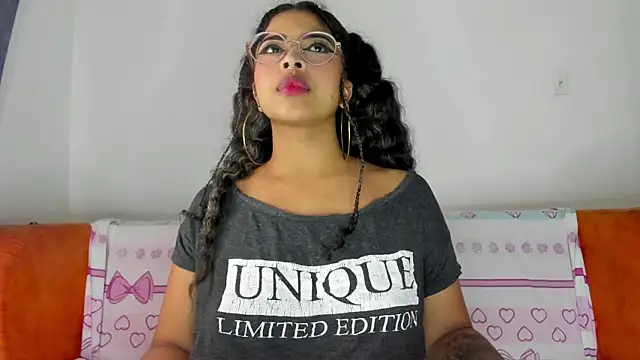 Snapshot of moana_taylor chatting on 01.18.25 moana taylor online show from 01.18.25