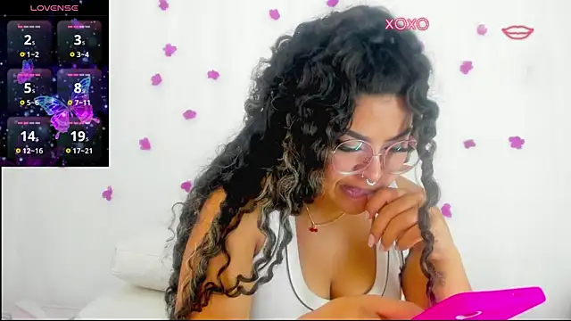 Snapshot of moana_taylor chatting on 09.28.25 moana taylor online show from 09.28.25