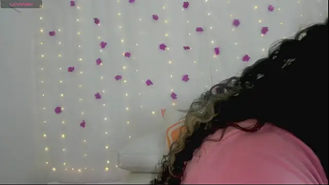 Snapshot of moana_taylor chatting on 10.03.25 moana taylor online show from 10.03.25