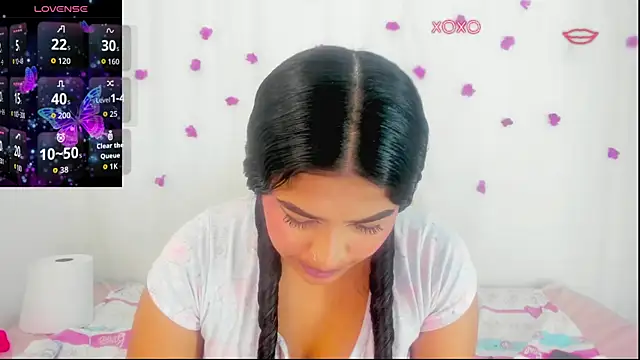 Snapshot of moana_taylor chatting on 11.17.25 moana taylor online show from 11.17.25