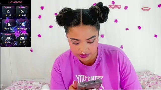 Snapshot of moana_taylor chatting on 11.25.25 moana taylor online show from 11.25.25