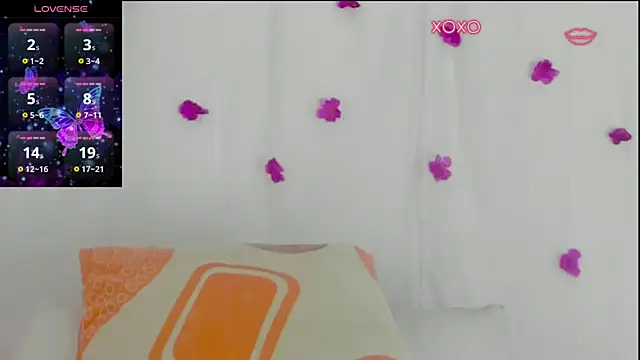 Snapshot of moana_taylor chatting on 12.17.25 moana taylor online show from 12.17.25