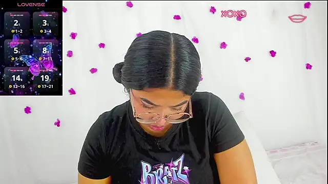 Snapshot of moana_taylor chatting on 12.22.25 moana taylor online show from 12.22.25