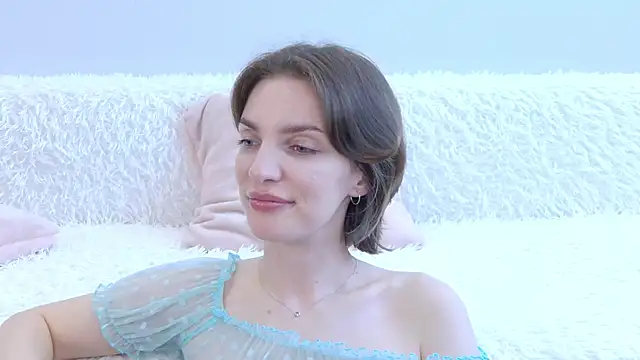 Snapshot of Beauty_Alex chatting on 04.25.26 Beauty Alex online show from 04.25.26