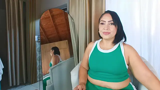 Snapshot of Madissononee chatting on 09.28.25 Madissononee online show from 09.28.25