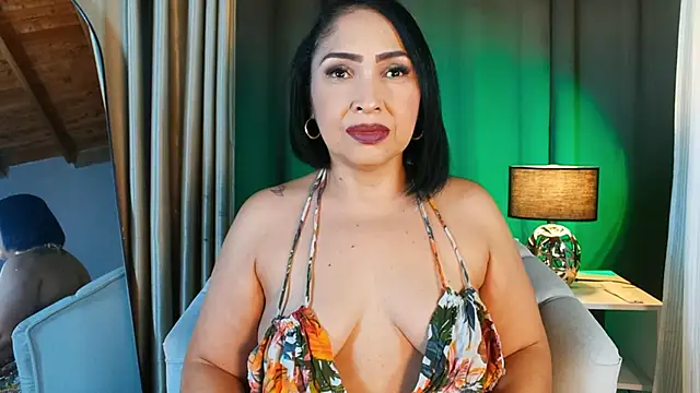 Snapshot of Madissononee chatting on 11.19.25 Madissononee online show from 11.19.25