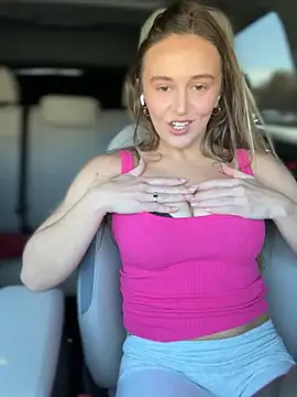 Snapshot of lunagirl13 chatting on 09.16.25 lunagirl13 online show from 09.16.25