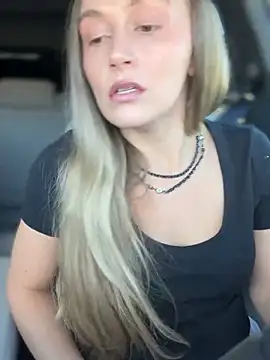 Snapshot of lunagirl13 chatting on 10.01.25 lunagirl13 online show from 10.01.25